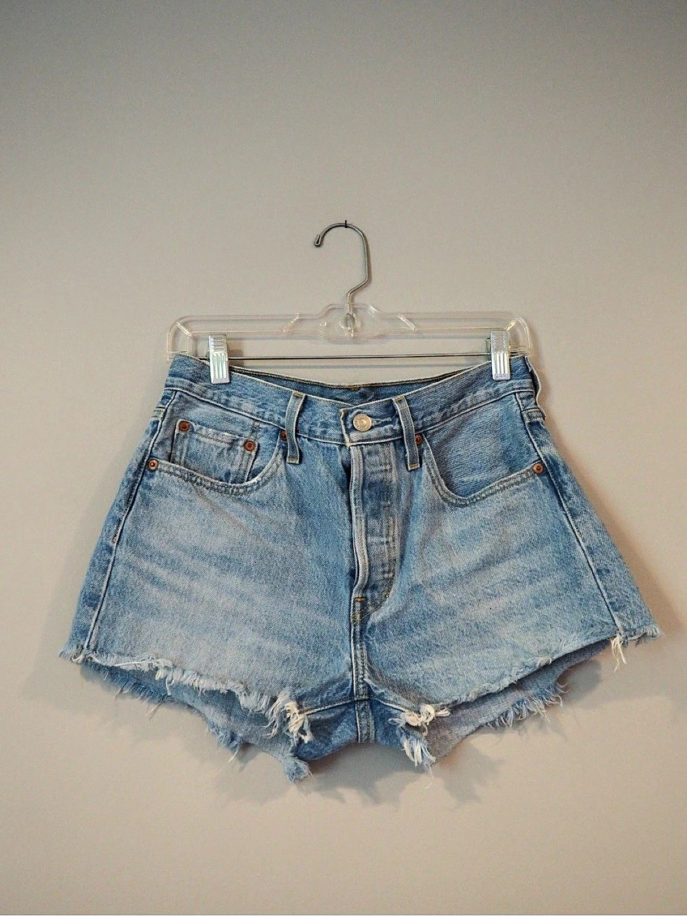 Levi’s Shorts — W27